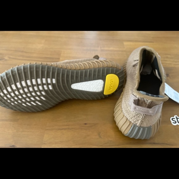 Yeezy 350 v2 Earth - Picture 2 of 2